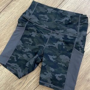 Fabletics on the go high waisted short 6”